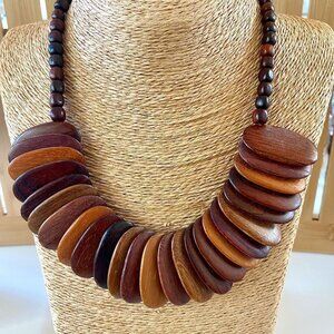 𝅺WOOD Fan Necklace with Gold-tone Spring Clasp⎜ EUC